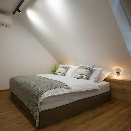 Hisa Trelc- Sobe 4*