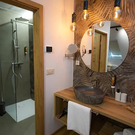 Hisa Trelc- Sobe 4*