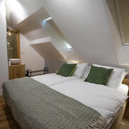 Hisa Trelc- Sobe Hotel Komenda