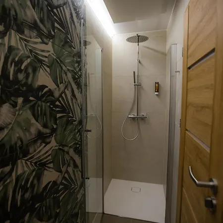 Hisa Trelc- Sobe 4* Komenda