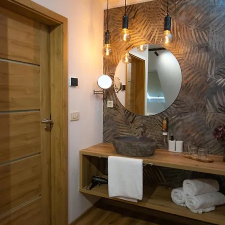 Hisa Trelc- Sobe 4* Komenda