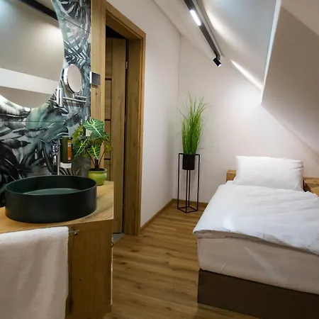 Hisa Trelc- Sobe Hotel Komenda