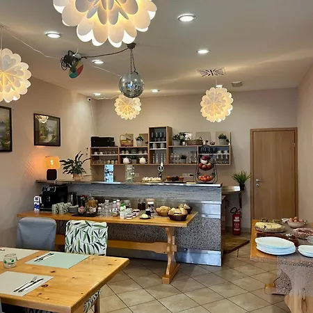 Hisa Trelc- Sobe Hotel Komenda