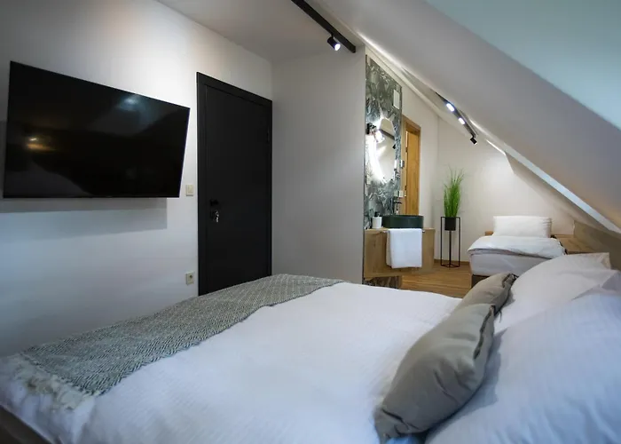 Hisa Trelc- Sobe Komenda